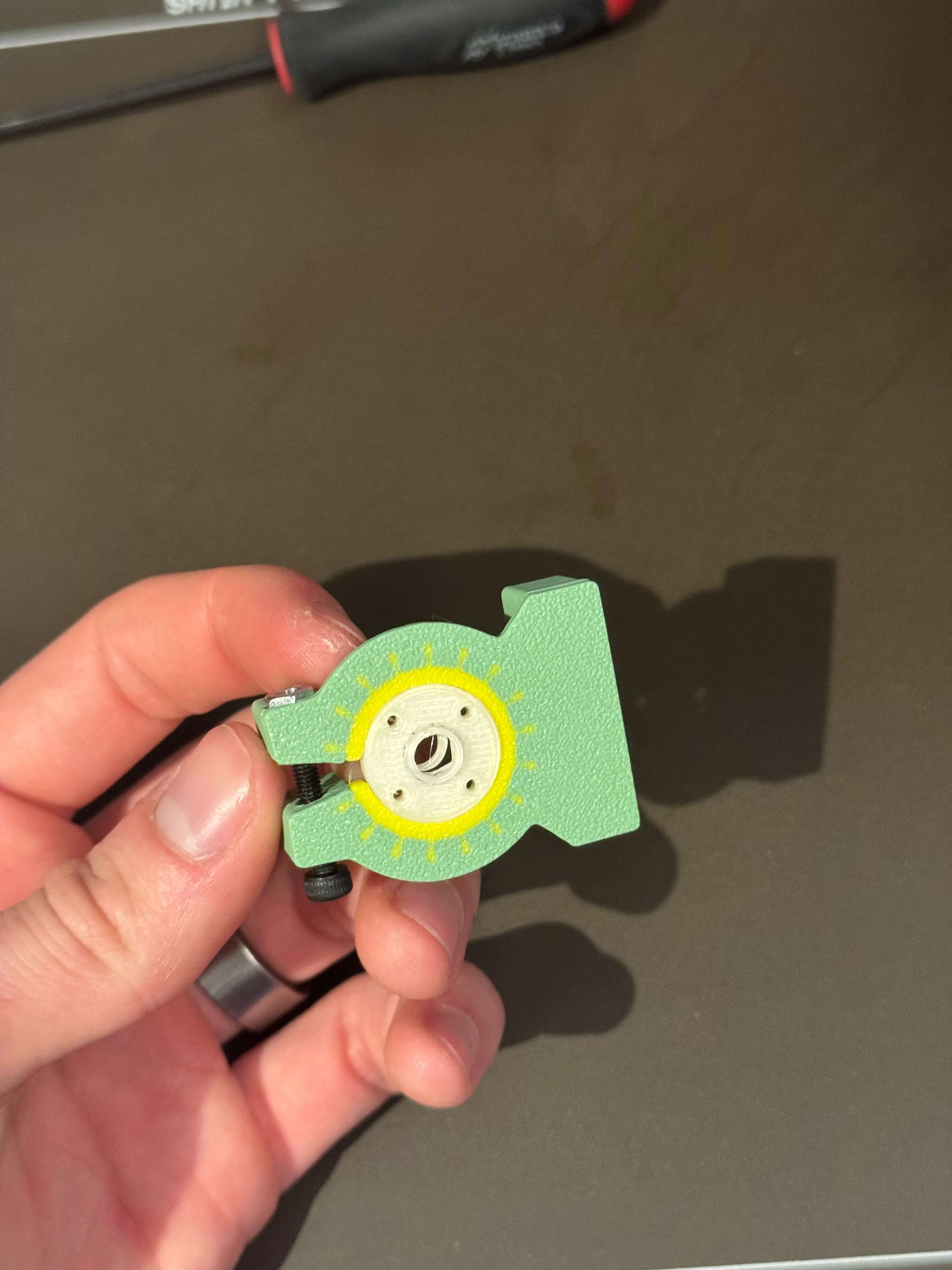 The printed part with the servo rotor socket